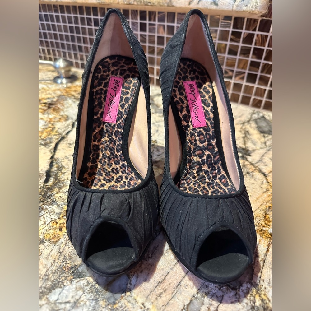 Betsy Johnson Brand New Winona peep toe shoe